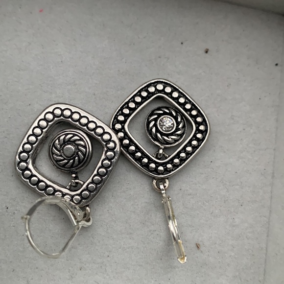 33- Earrings - Picture 3 of 4